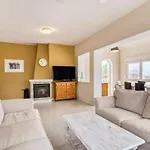 Leuki Villa *